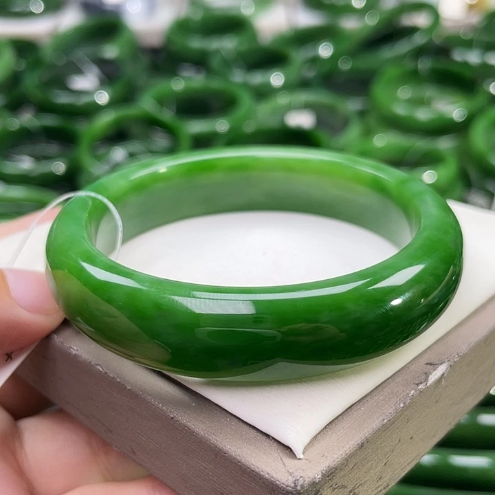 未镶嵌手镯和田玉（碧玉）