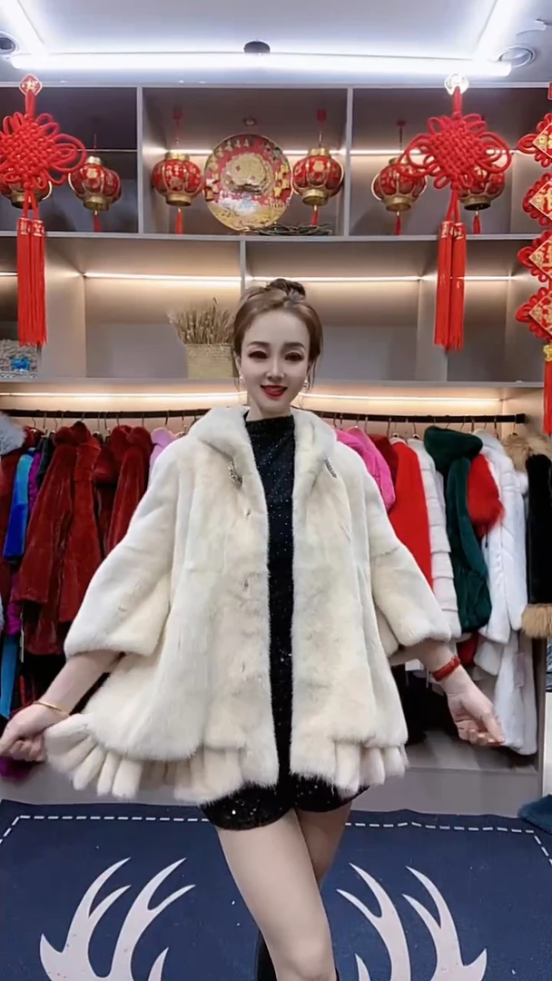 2025特价进口水貂裘皮整貂皮大衣女士海宁皮草白色短款带连帽外套