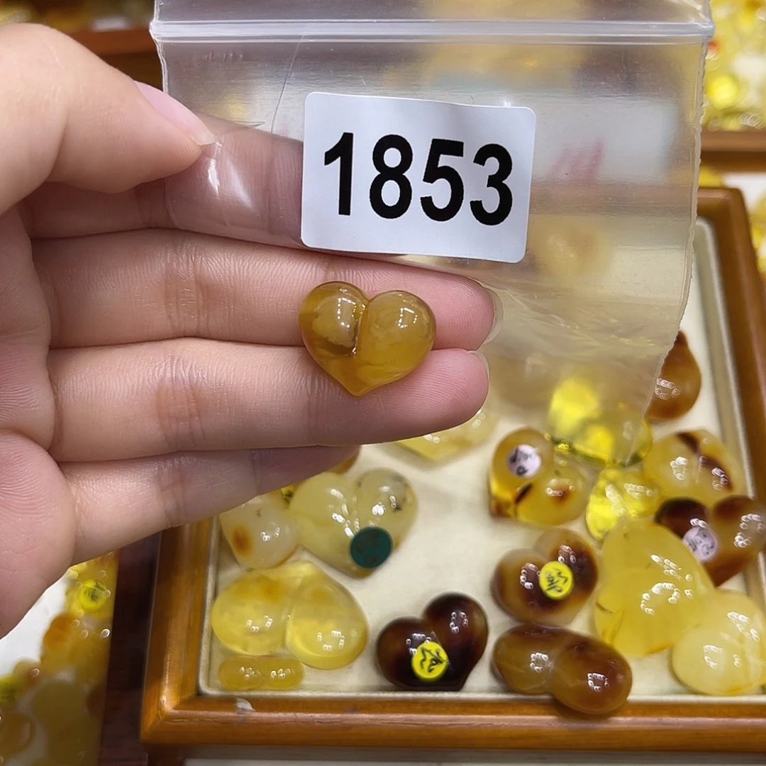 琥珀未镶嵌珠宝奇石