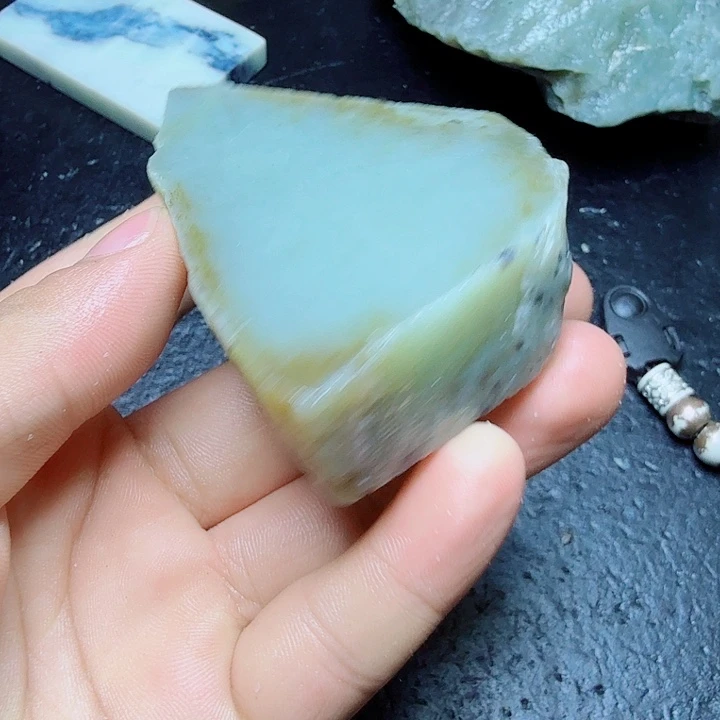 和田玉（糖玉）未镶嵌珠宝奇石涛*哥