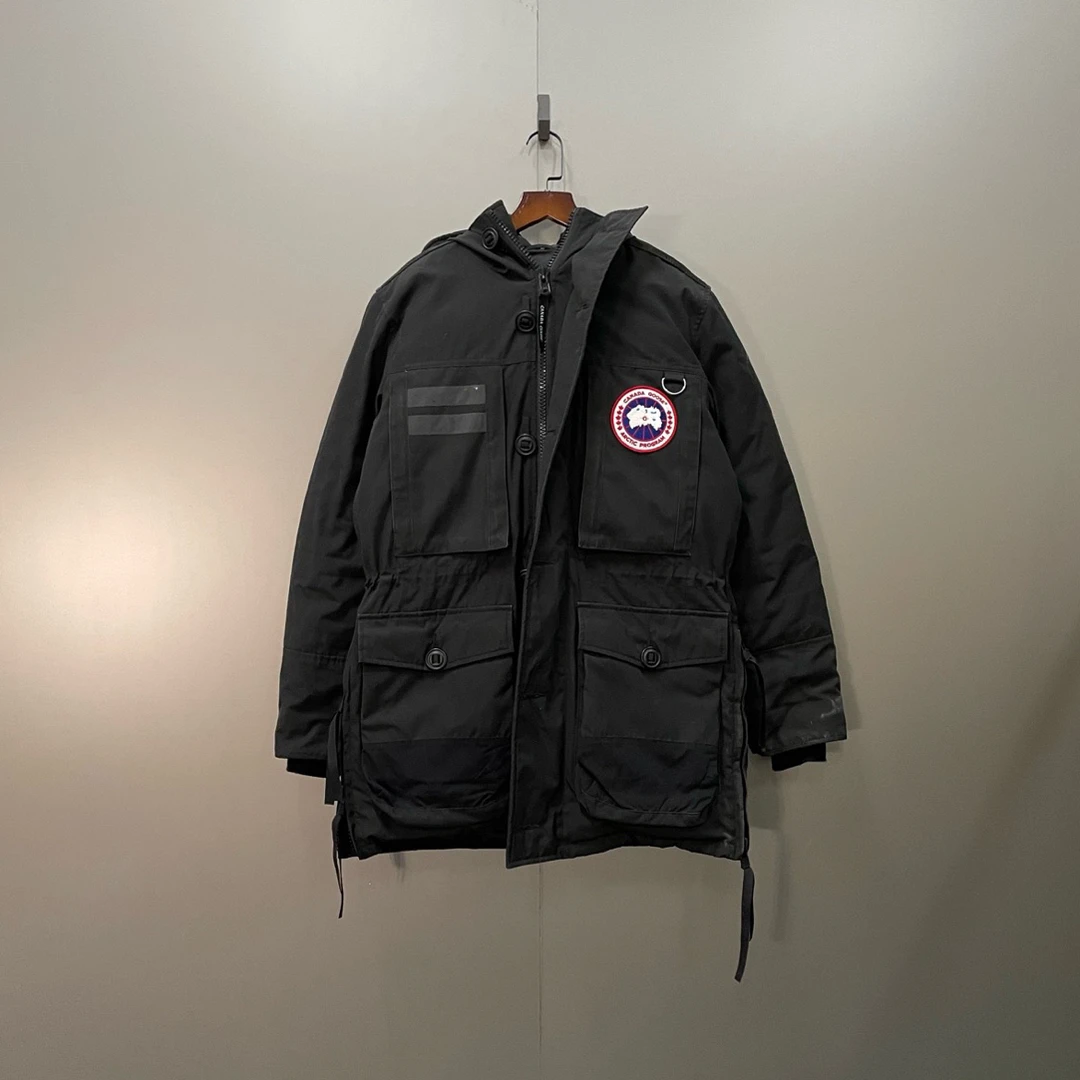 99新 CANADA GOOSE (ll) 加拿大鹅 黑色口袋羽绒服 S码/008982