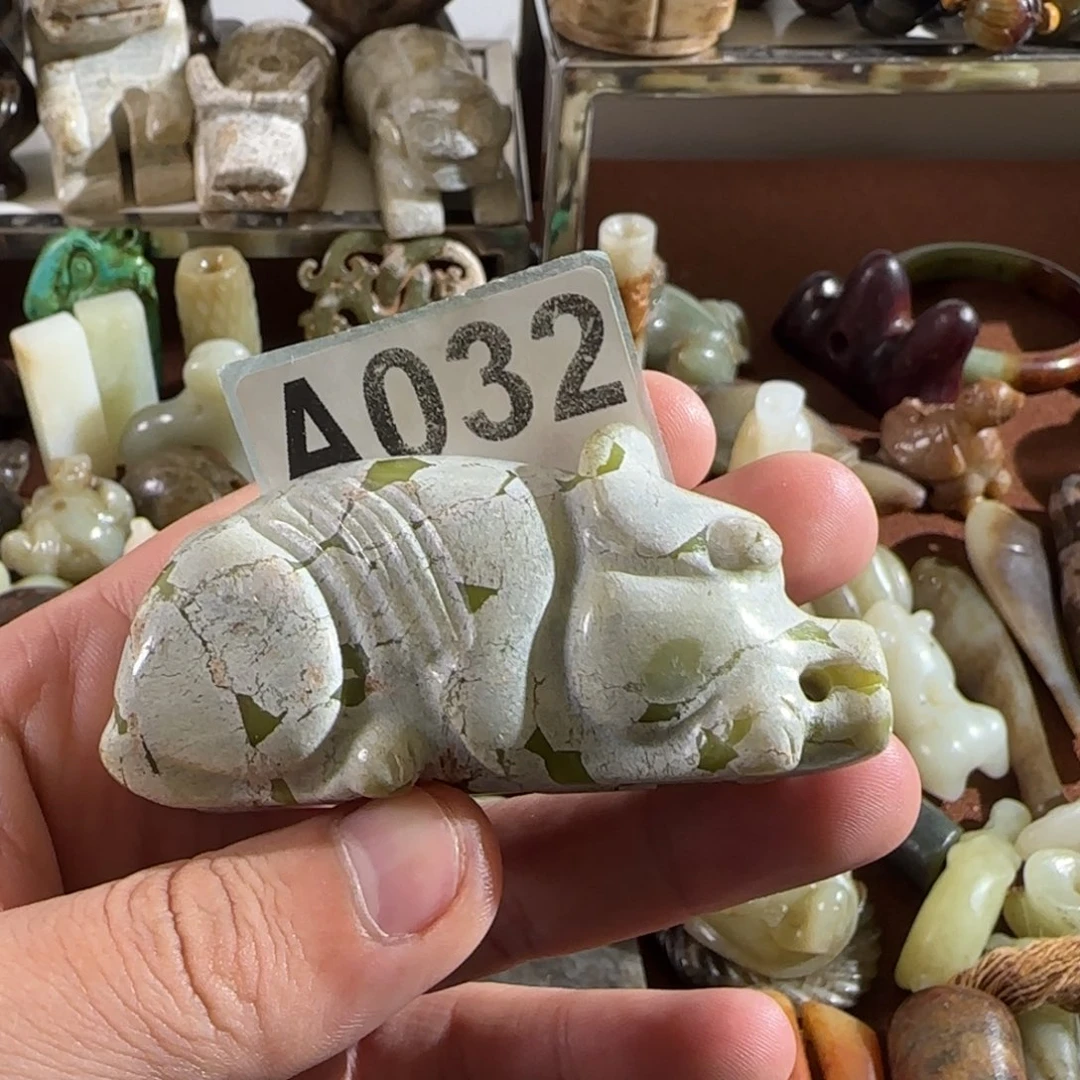 未镶嵌蛇纹石玉颈饰