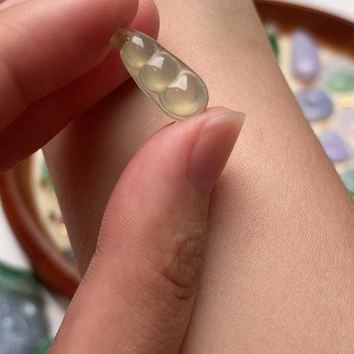 翡翠未镶嵌颈饰11