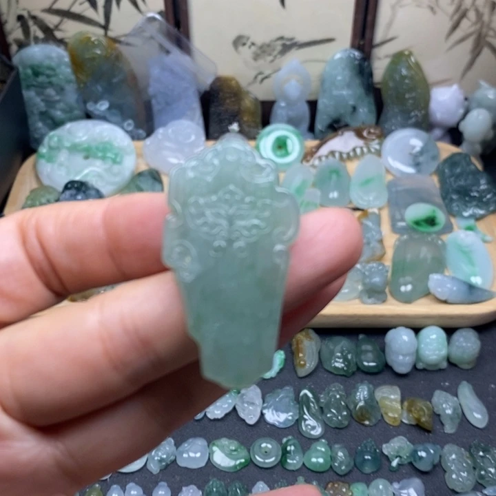 翡翠未镶嵌颈饰仿古牌