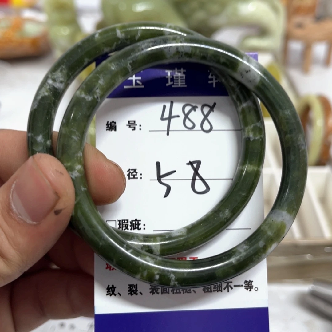 蛇纹石玉手镯未镶嵌