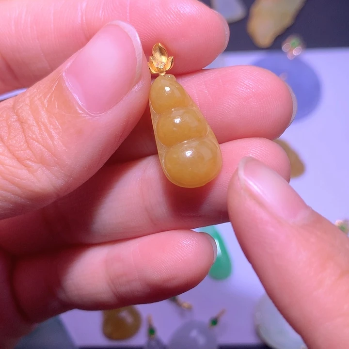 颈饰18K金镶嵌翡翠翡翠