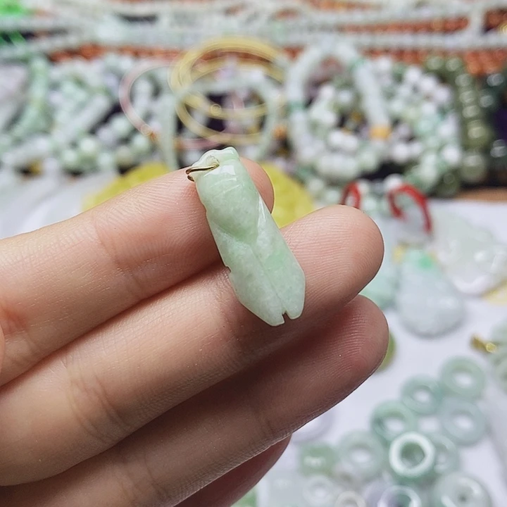 翡翠未镶嵌颈饰翡翠