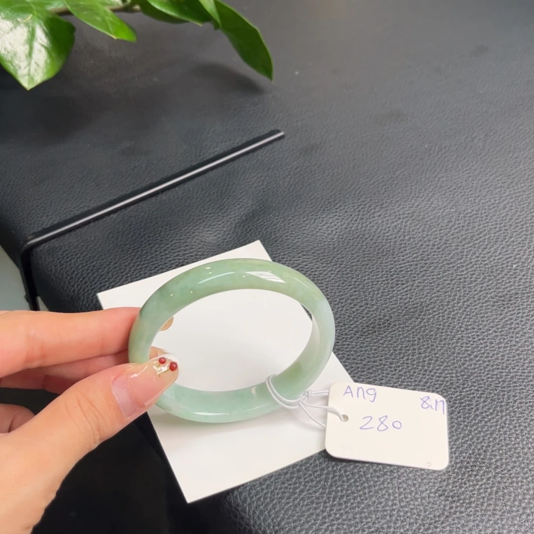 未镶嵌手镯（贵妃镯）翡翠手镯