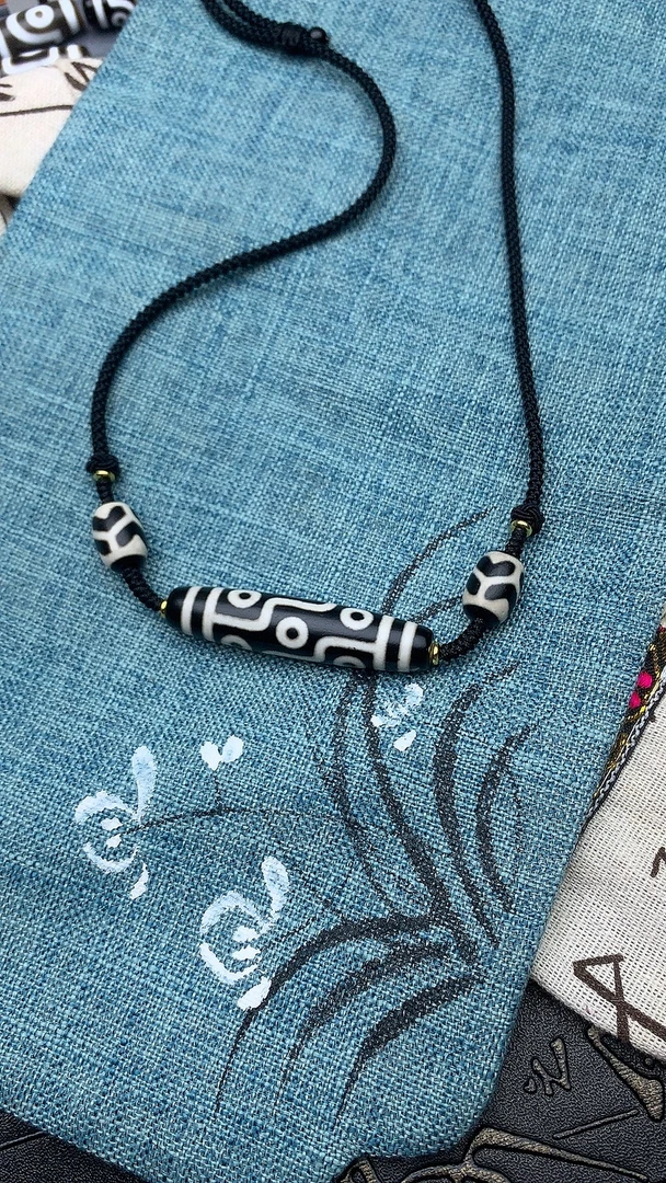 白芯黑白风化包浆细腻九眼复古玛瑙珠珠锁骨链可调节百搭时尚气质