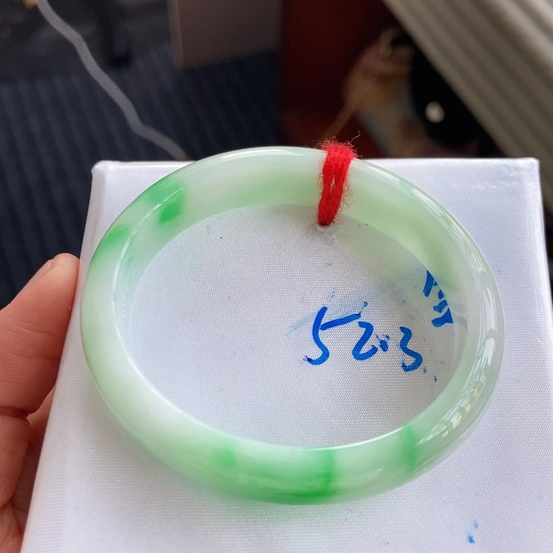 翡翠手镯未镶嵌18白底青贵妃18