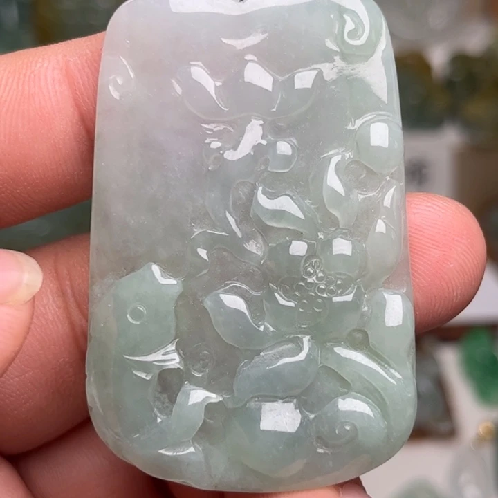 翡翠未镶嵌颈饰荷花鱼