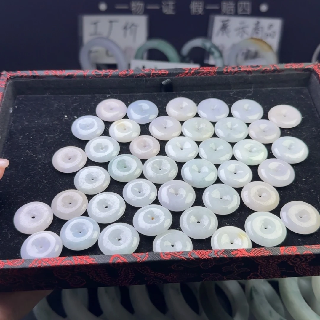 翡翠未镶嵌颈饰多样性发一件