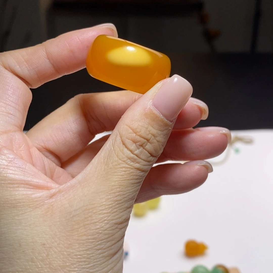 石英质玉（缅黄）未镶嵌颈饰