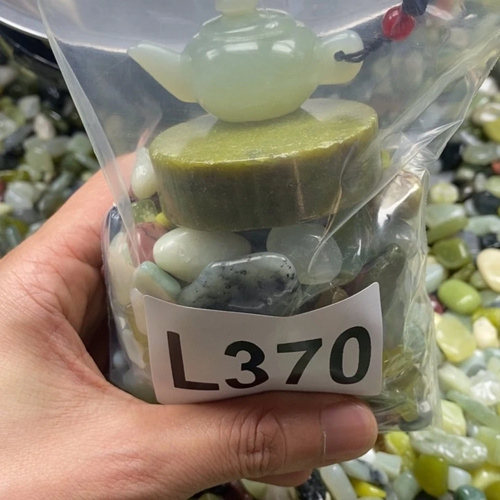 蛇纹石玉鱼缸石未镶嵌