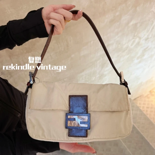 95新 FENDI/芬迪 复燃精选/米白色帆布大理石扣法棍包