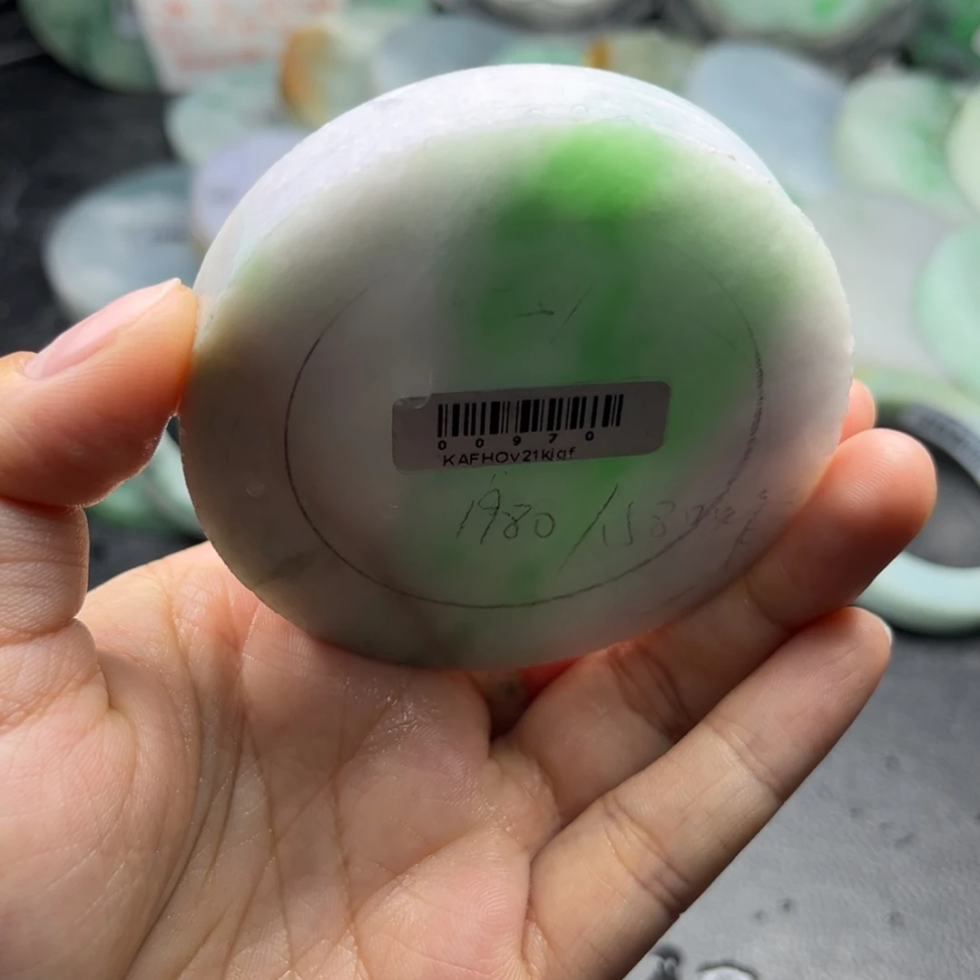 未镶嵌翡翠手镯定制翡翠