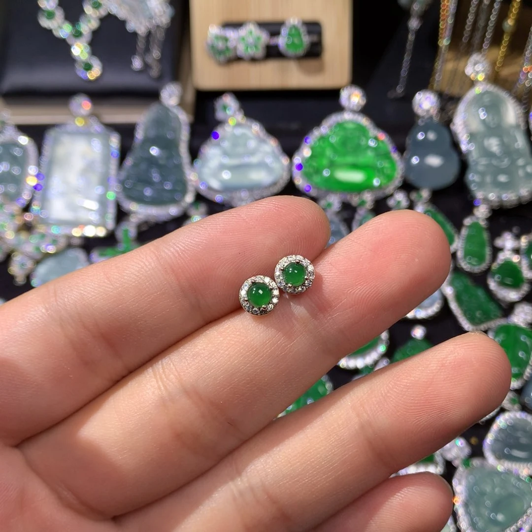 翡翠未镶嵌吊坠(赠链)76676666666678