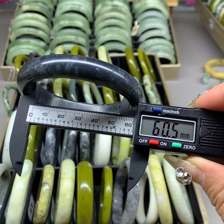 未镶嵌蛇纹石玉手镯193