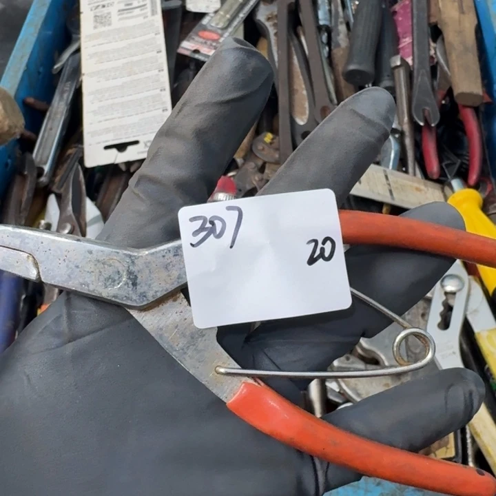 宏***修家用五金工具一个