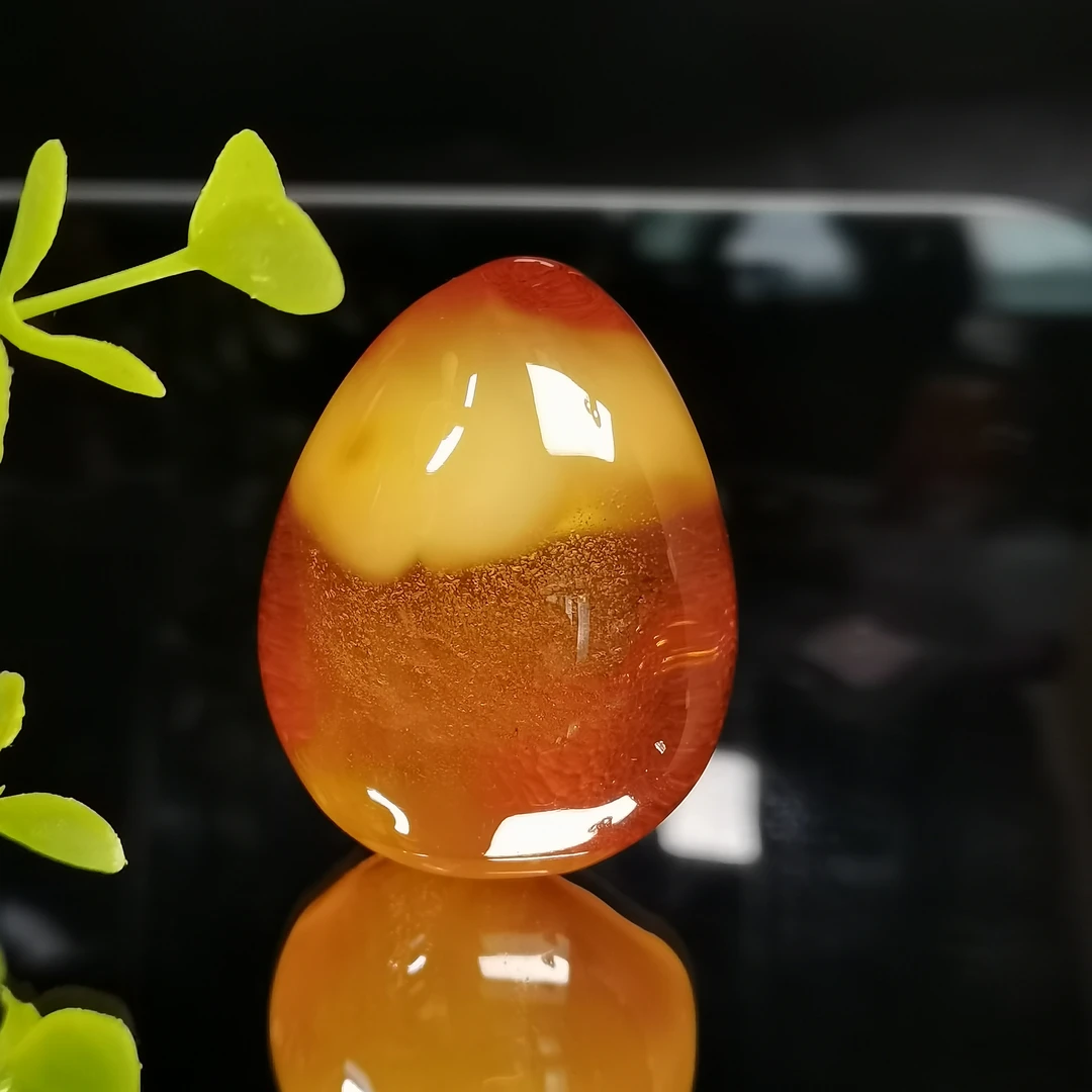 天然琥珀蜜蜡背留皮手把件水滴金沙溶洞意境款毛衣吊坠约25.23g