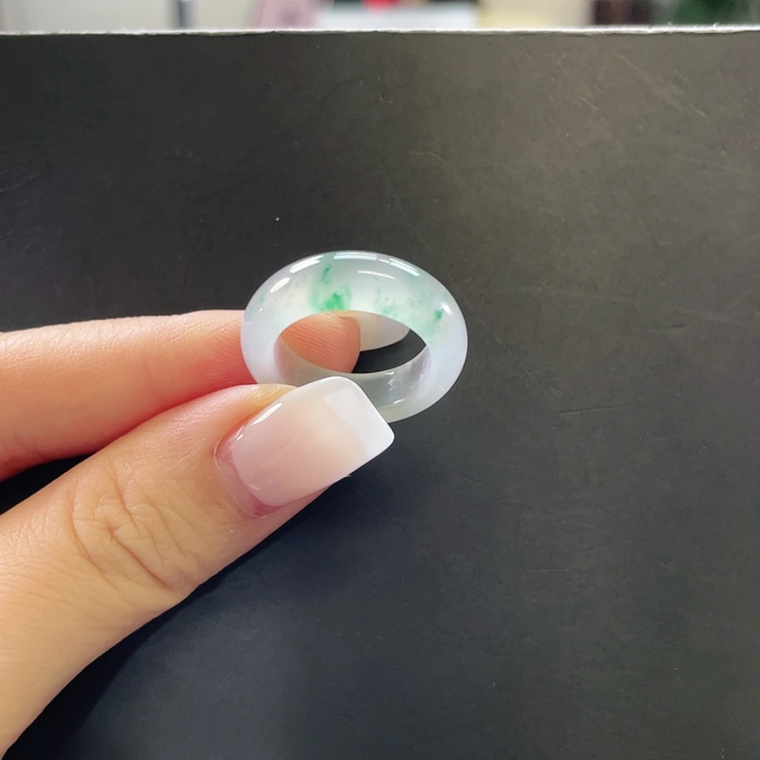 【闪购商品】未镶嵌石英质玉戒指想****？