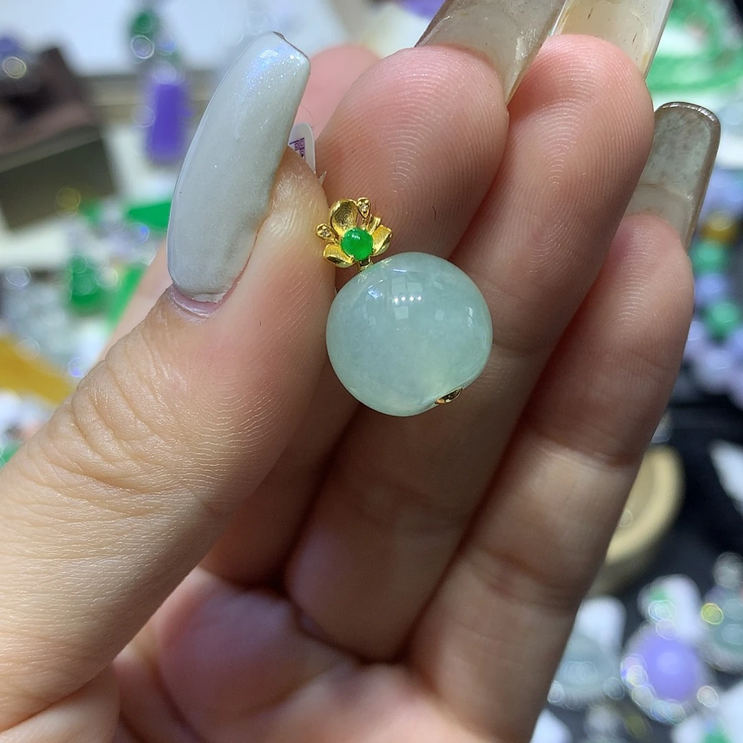 翡翠18K金镶嵌颈饰