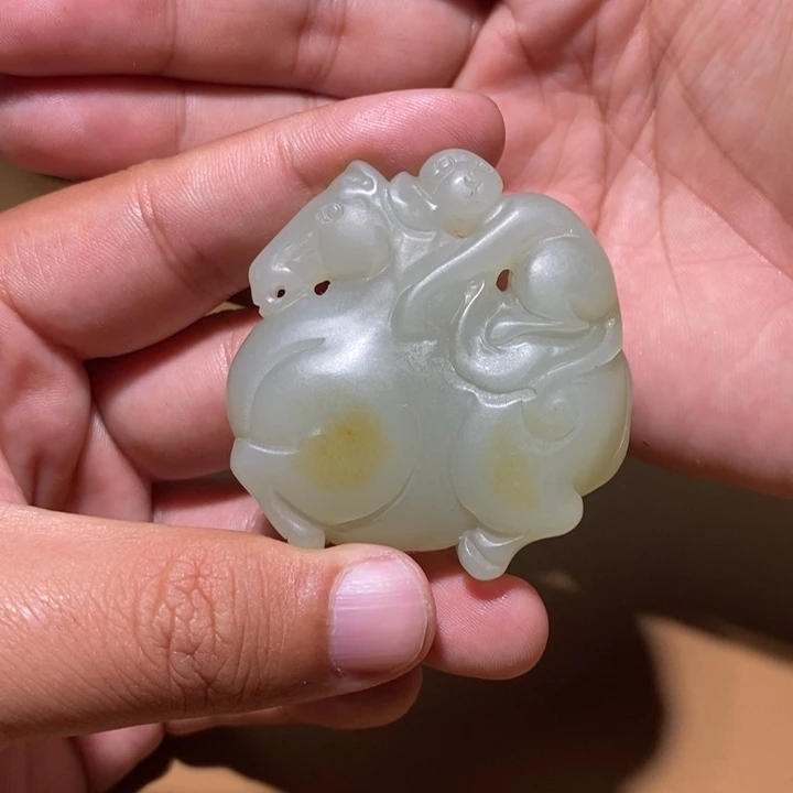 健***下颈饰未镶嵌和田玉