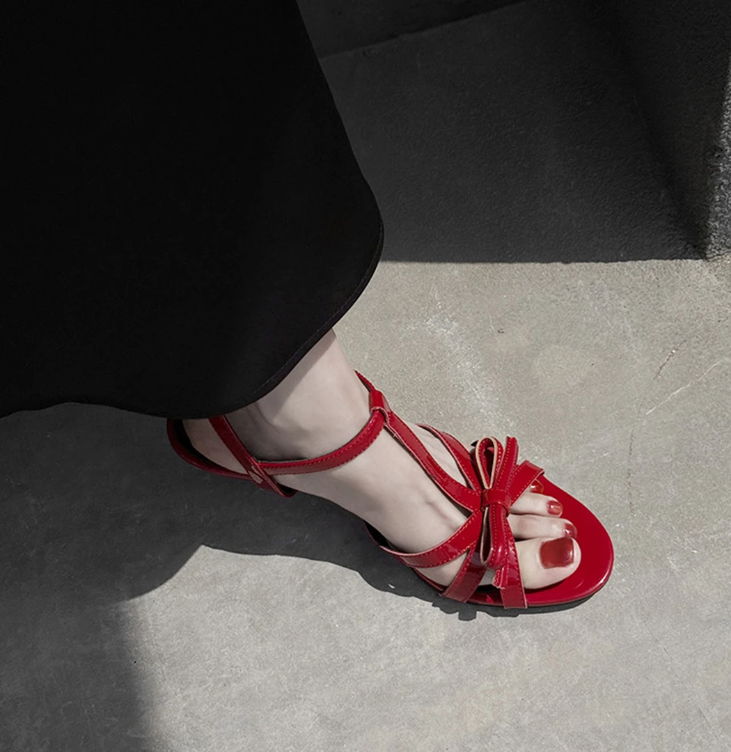 2025夏季新款简约风蝴蝶结细带时装凉鞋女法式气质坡跟露趾高跟鞋