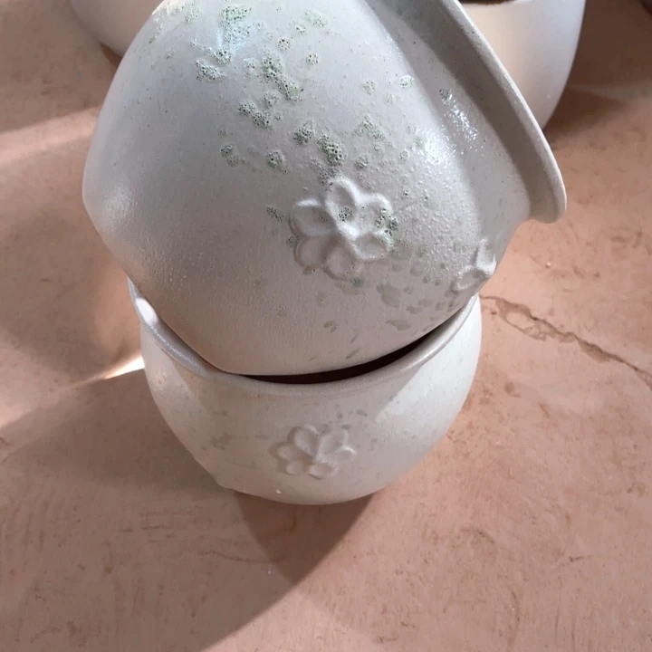 紫砂花盆口径20高度18两只小瑕疵