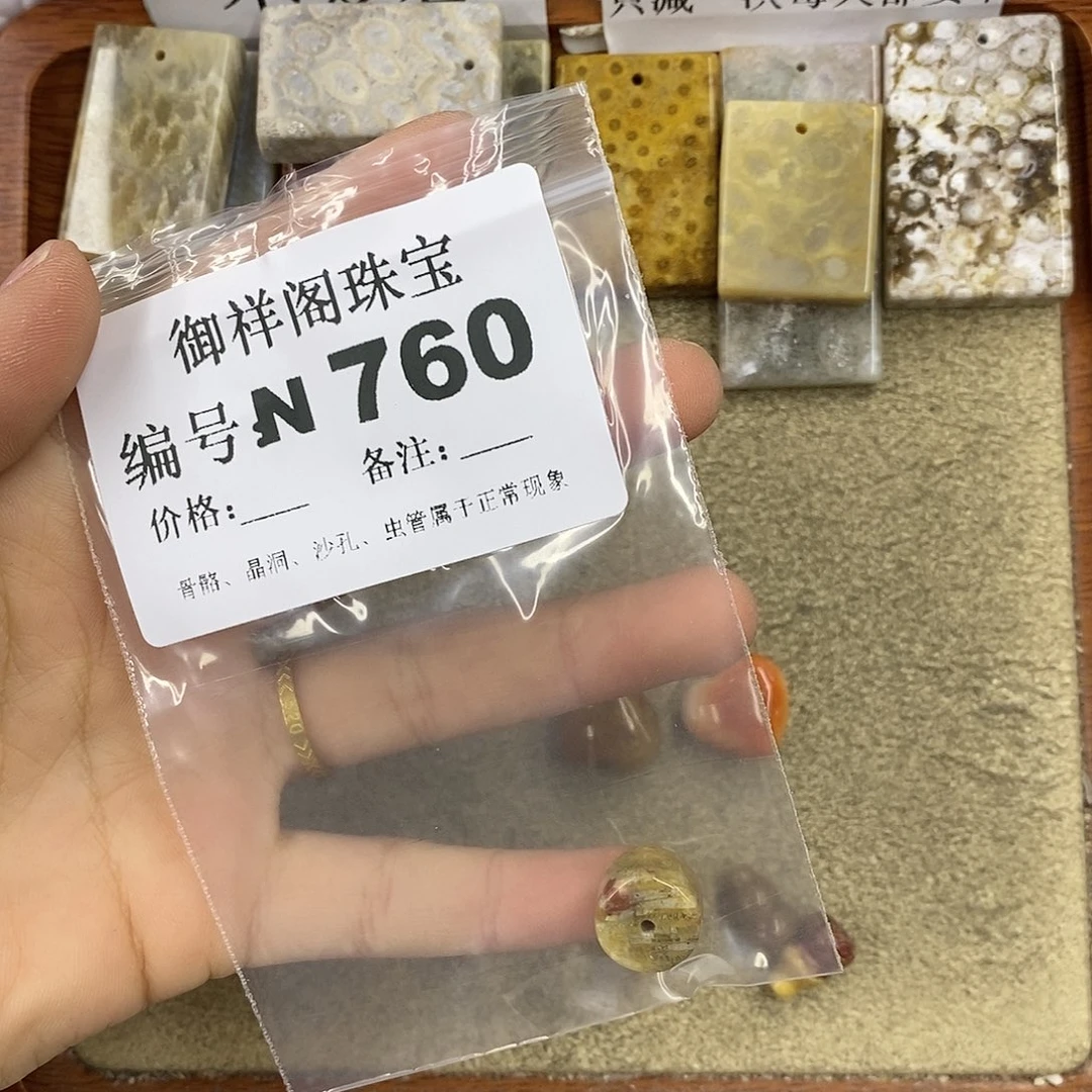石英质玉吊坠(不含链)足银镀金镶嵌墨***?