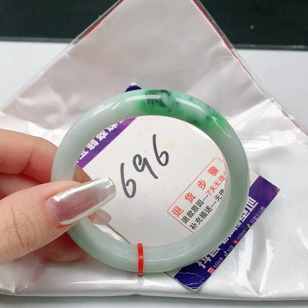 翡翠手镯未镶嵌亦***玥翡翠手镯