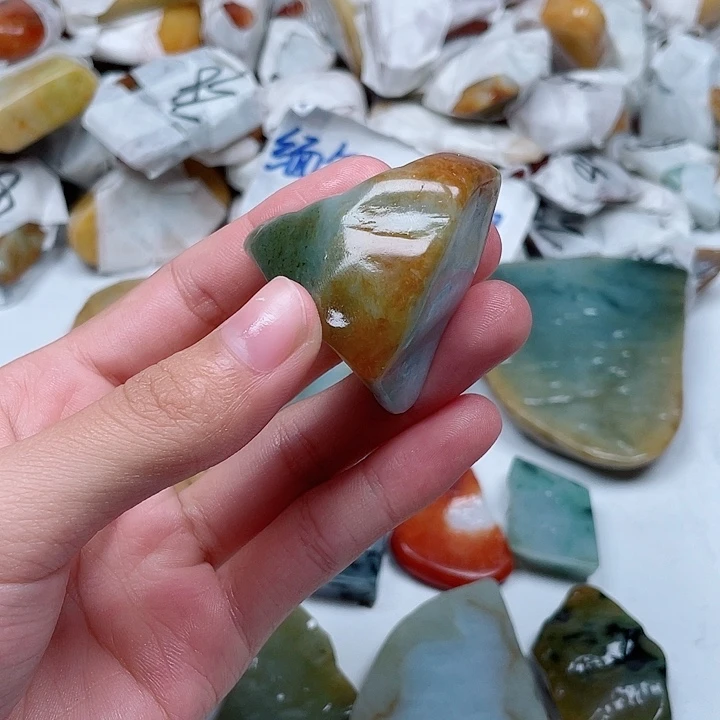 玉***人翡翠未镶嵌颈饰翡翠