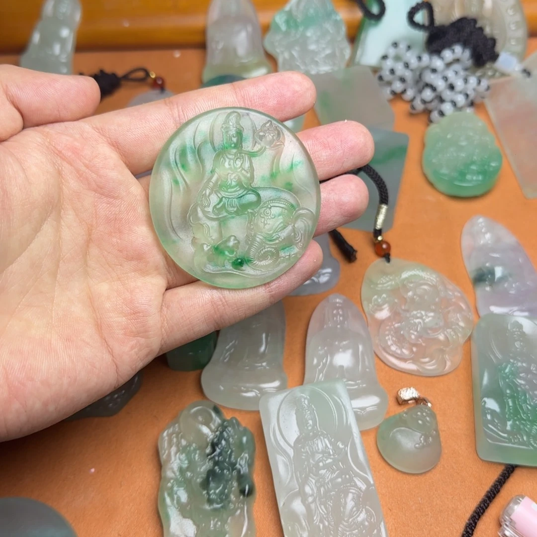 翡翠未镶嵌颈饰普贤