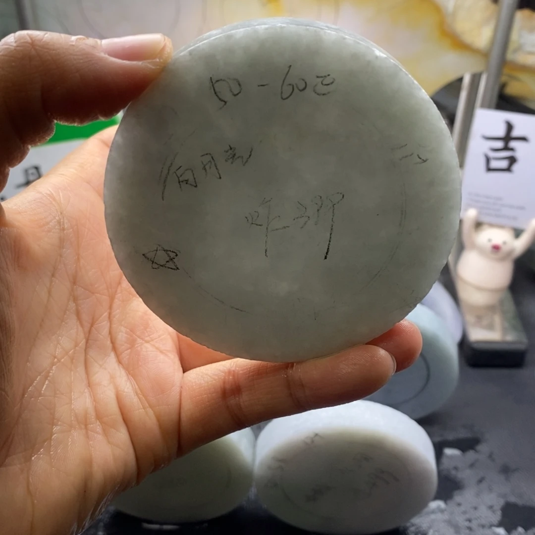 定制翡翠未镶嵌翡翠手镯