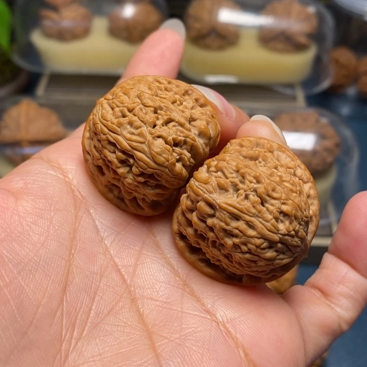 【闪购商品】文玩核桃把件红宝石