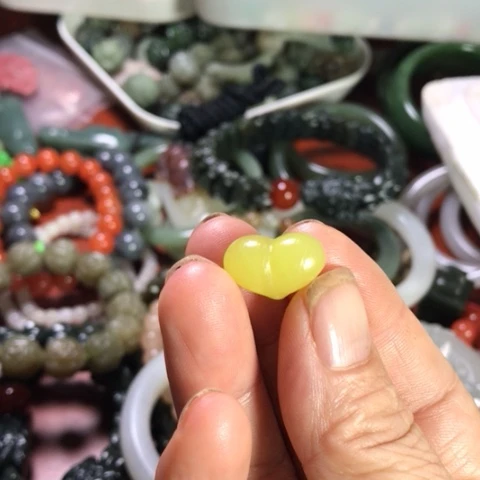 未镶嵌和田玉手机链皮桃