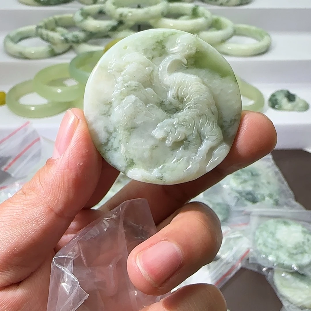 蛇纹石玉未镶嵌颈饰