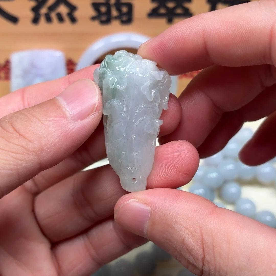 翡翠未镶嵌颈饰白菜