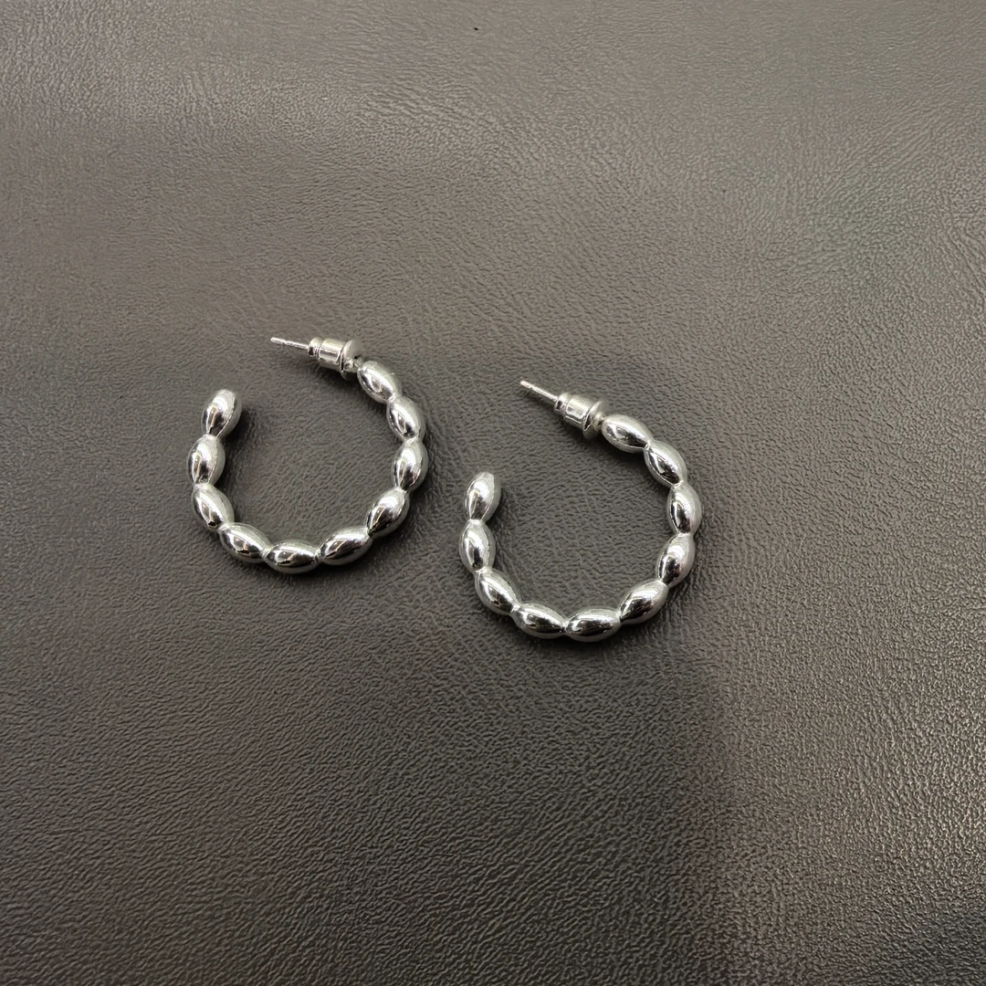 E697银色米粒C圈款耳钉耳饰