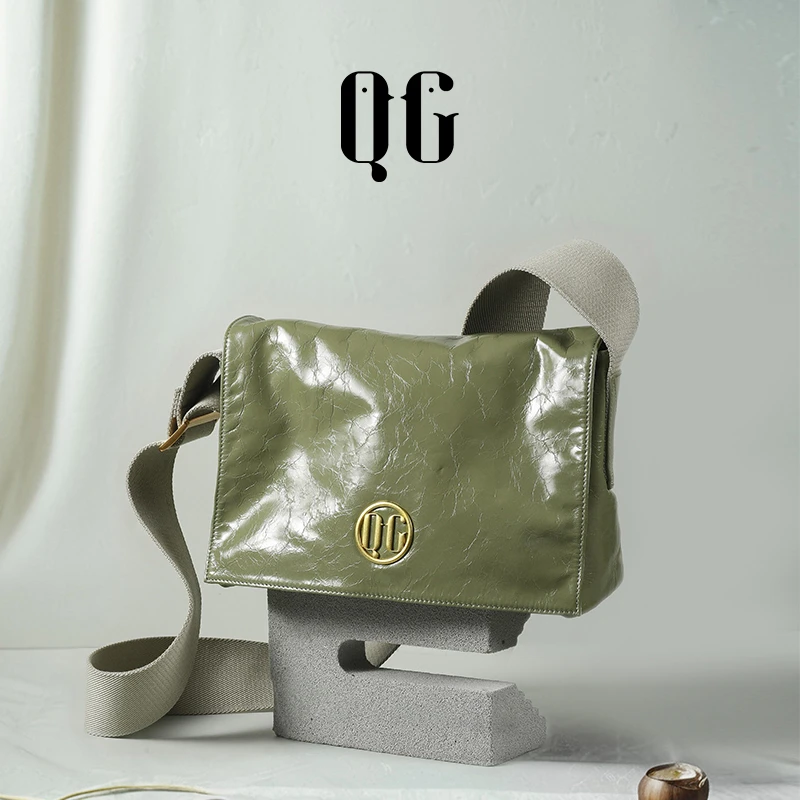 QG新款无性别头层牛皮单肩斜跨旅行包轻奢高级感大容量软枕头包女