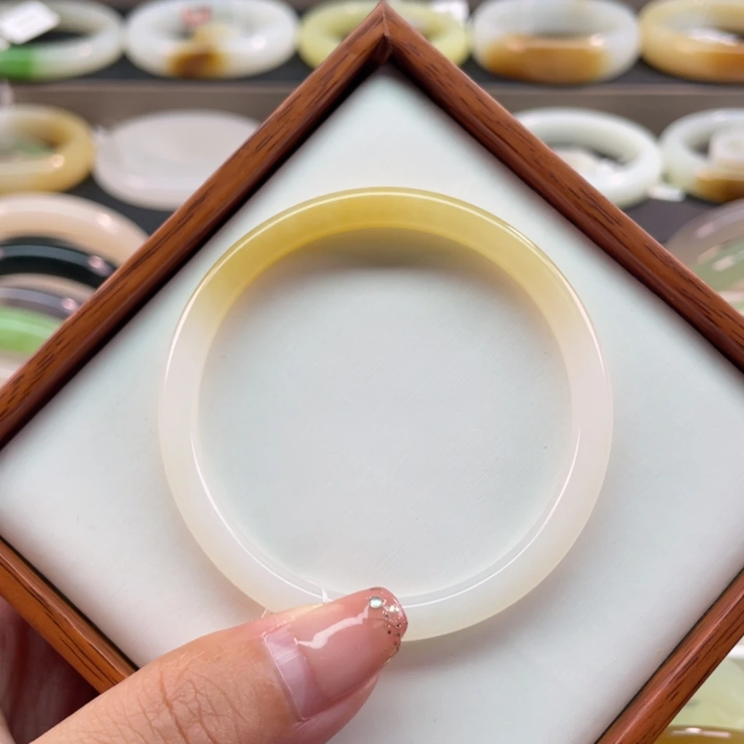 【闪购商品】和田玉手镯未镶嵌54