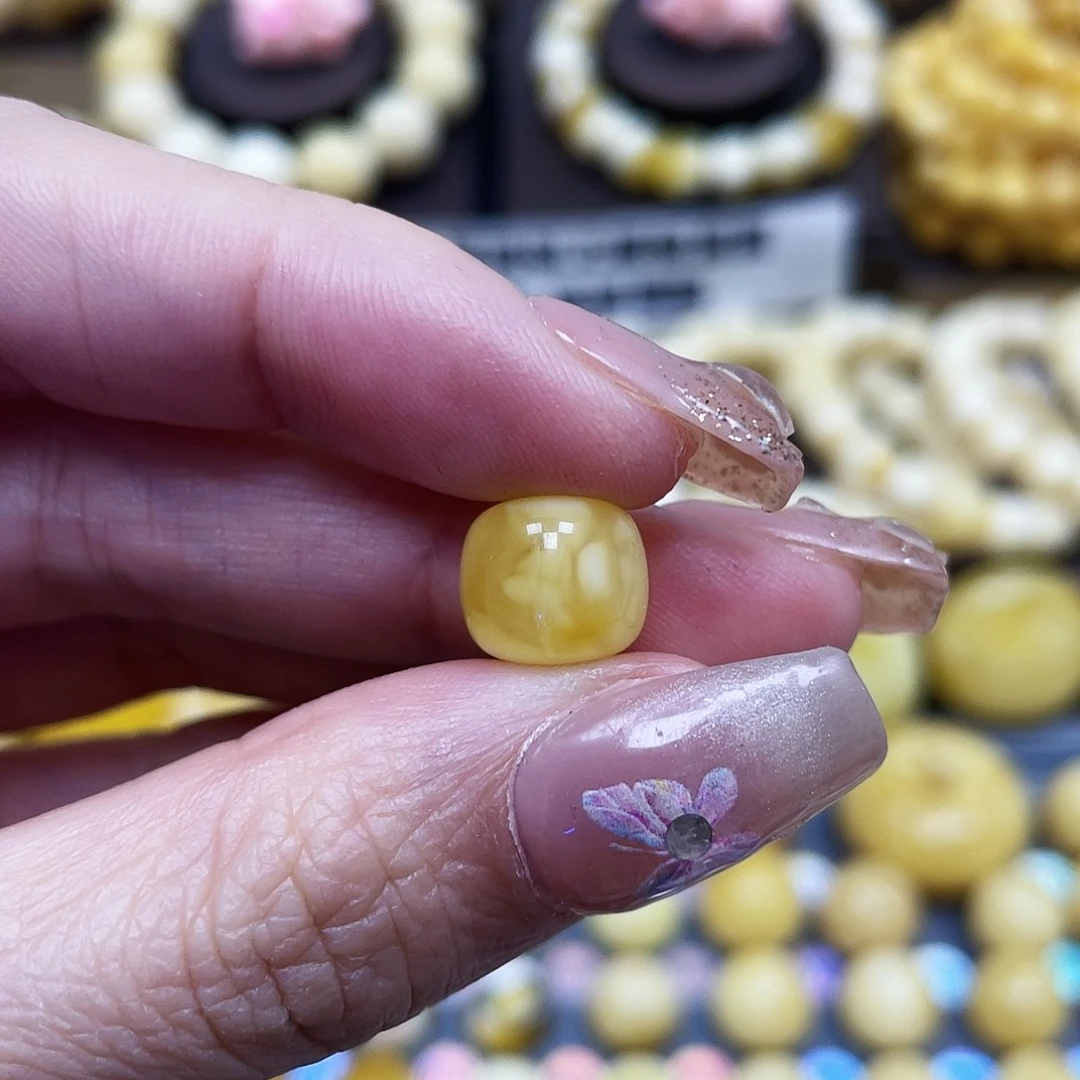 琥珀珠宝奇石未镶嵌10.4×9.4mm皮色