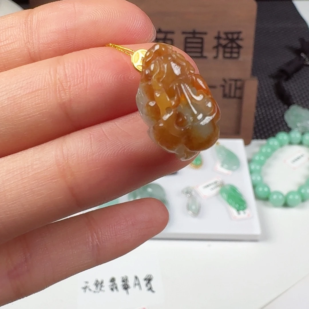 翡翠18K金镶嵌颈饰