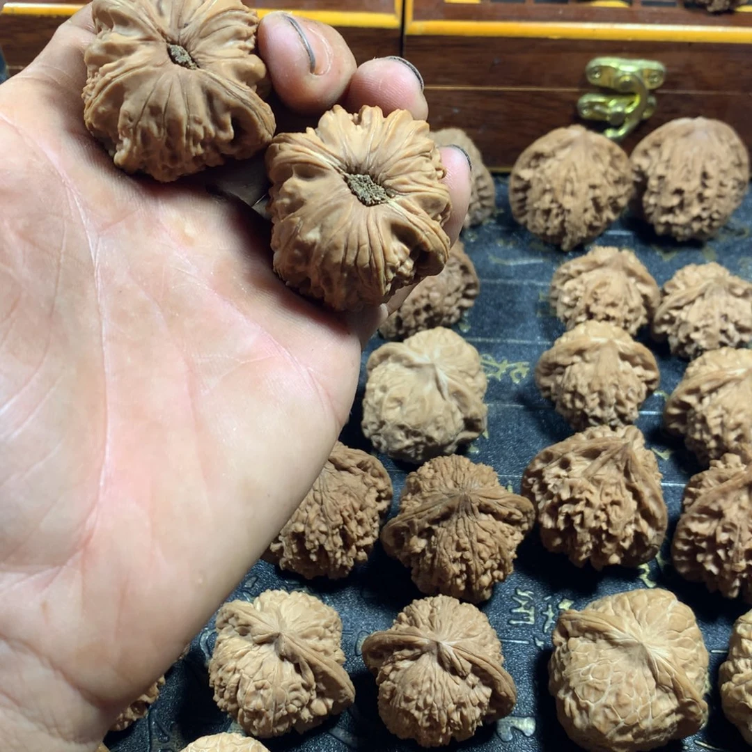 吊坠桃核文玩核桃白狮子边42肚41高32