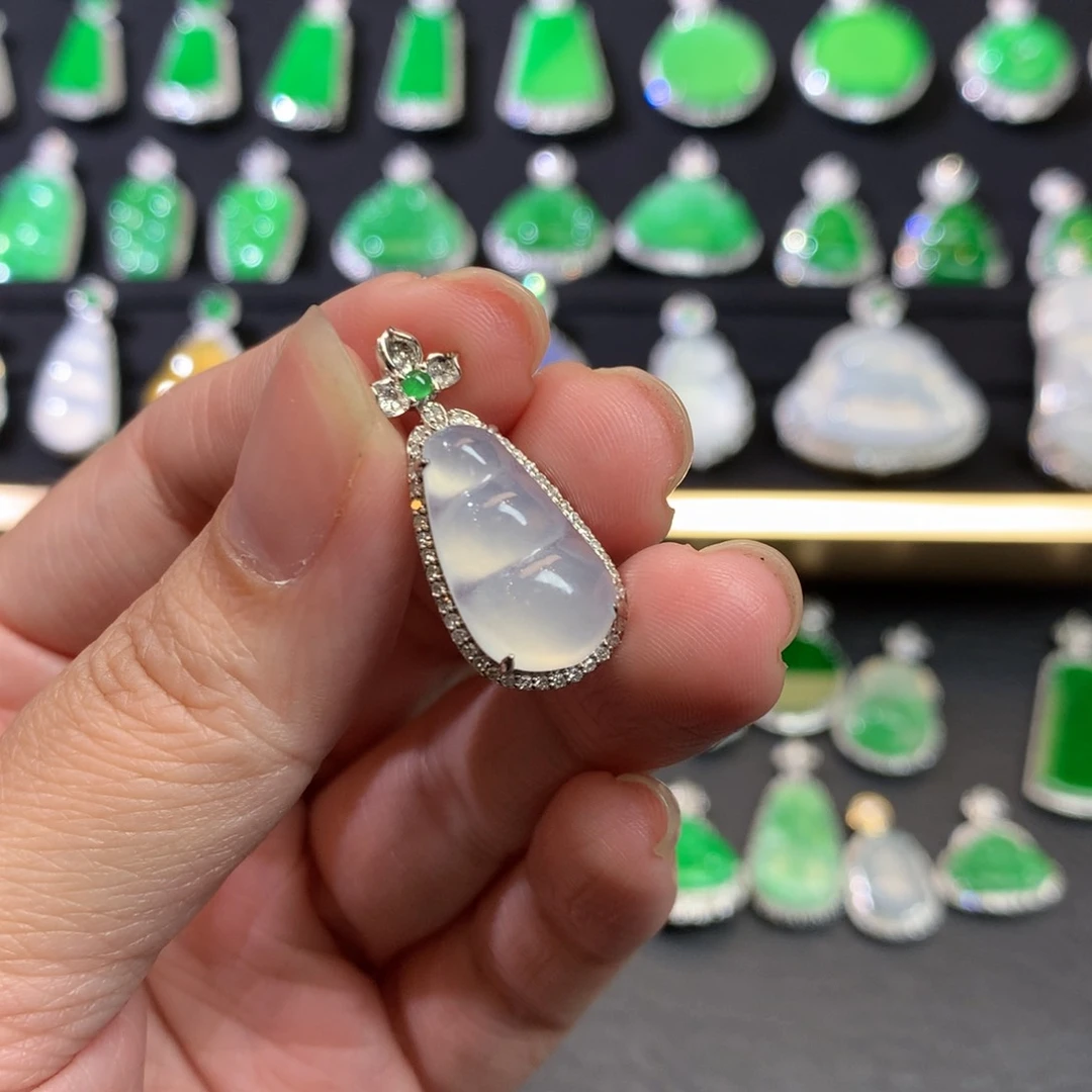 翡翠吊坠(不含链)18K金镶嵌