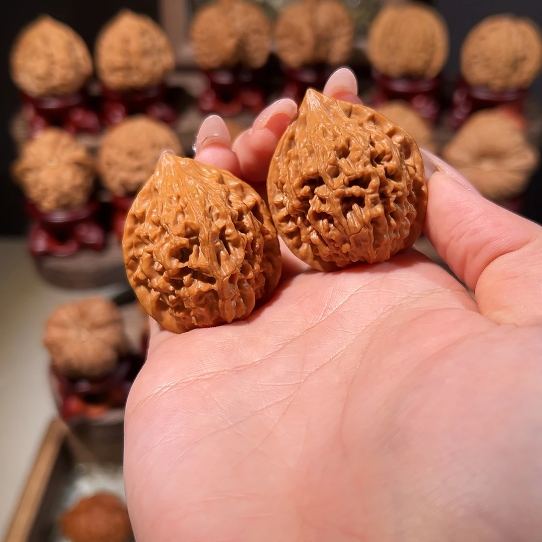 文玩核桃把件秦岭鸡心