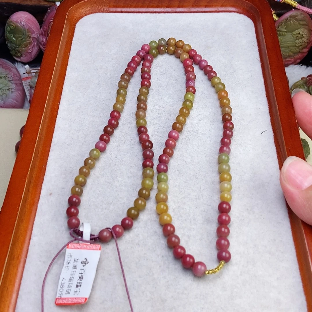 颈饰未镶嵌石英质玉（盐源）