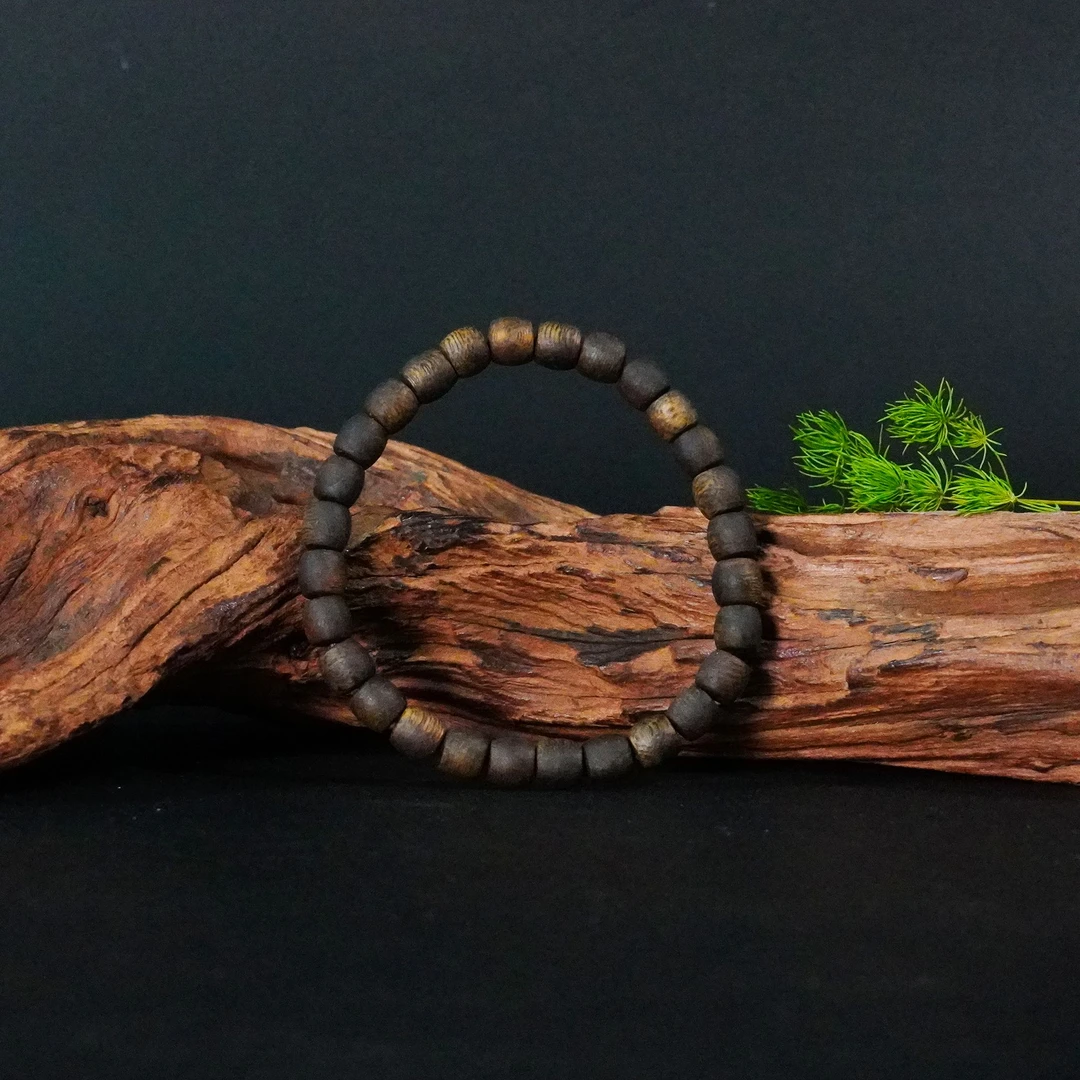 沉香-海润阁·鼓珠单圈7mm沉香莺歌绿奇楠手串满结油香韵醇厚