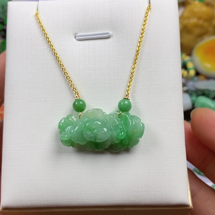 翡翠未镶嵌吊坠(赠链)