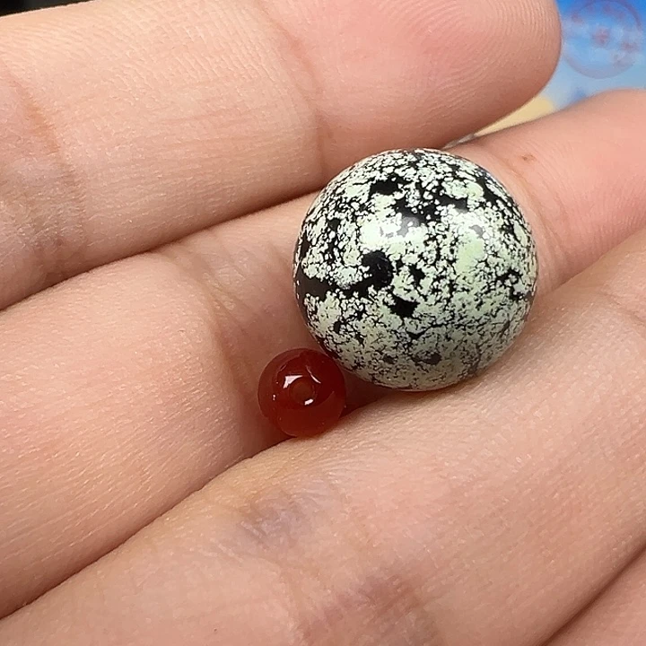 南红玛瑙未镶嵌配饰12瑕疵